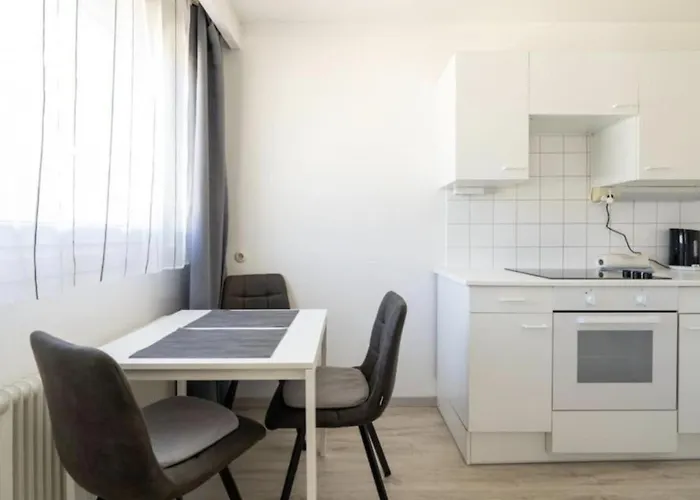 Charming Long-term Near Belvedere *
